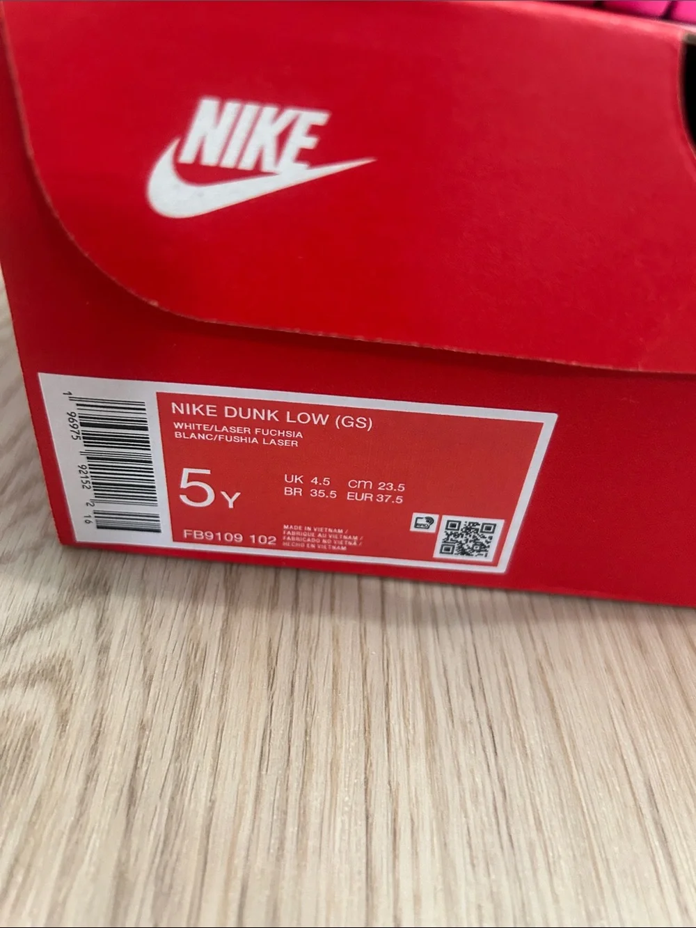 Nike Youth/Women’s Dunk Low — White/Fuchsia Pink size 5Y/7W